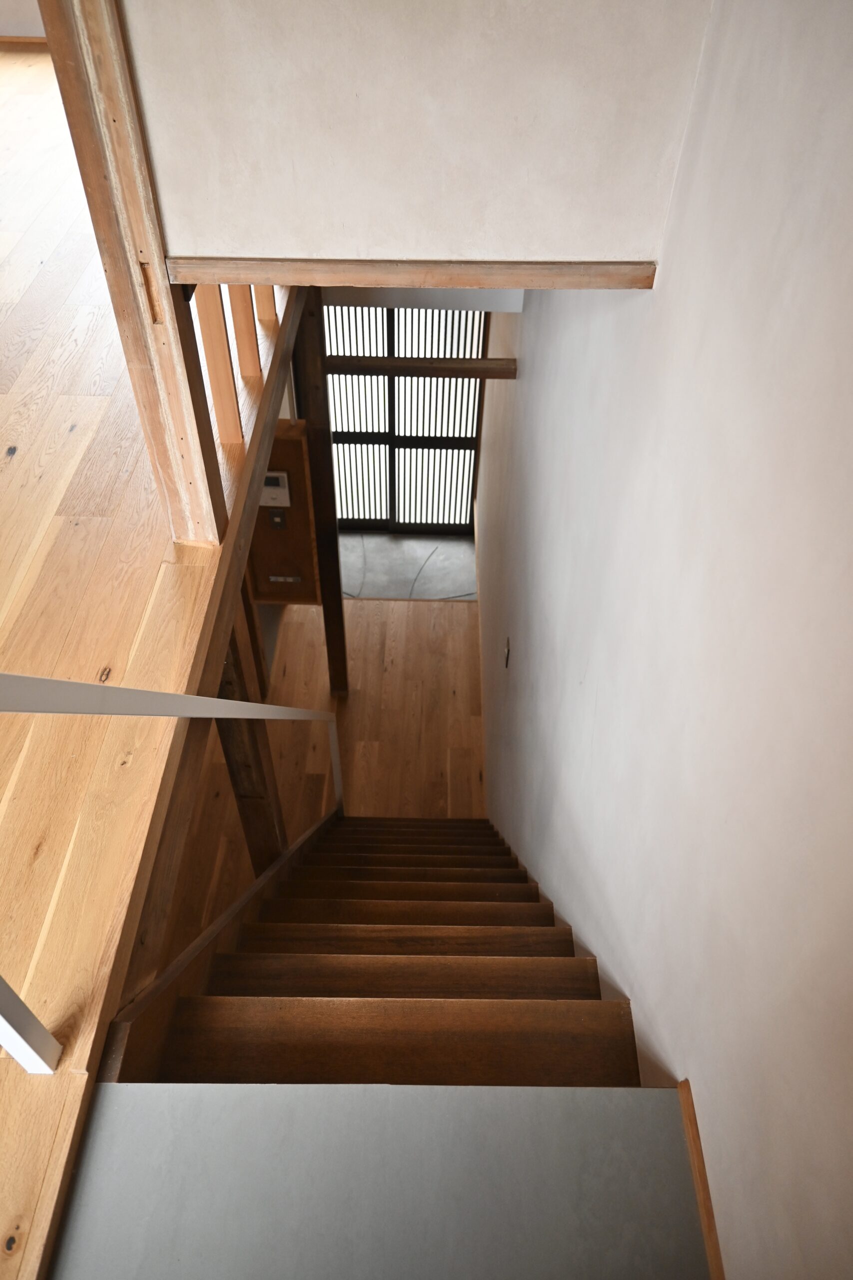 長屋リノベーションの階段、オーダーメイド製作の階段、木の階段、日本家屋の無垢の木の階段